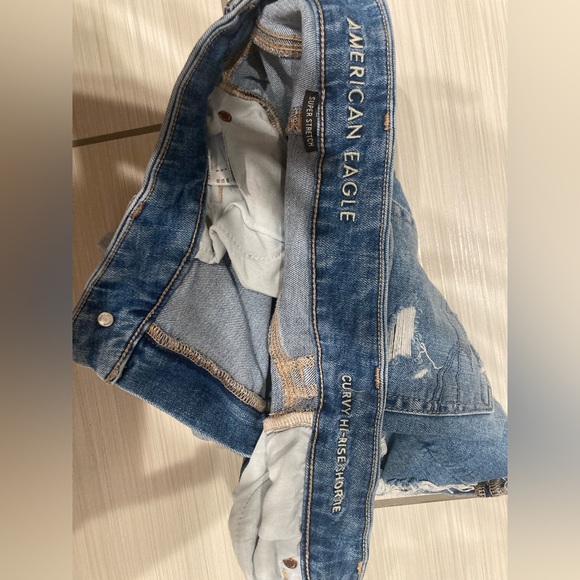 American Eagle curve high-rise Jean shorts, size 0 - Picture 3 of 4